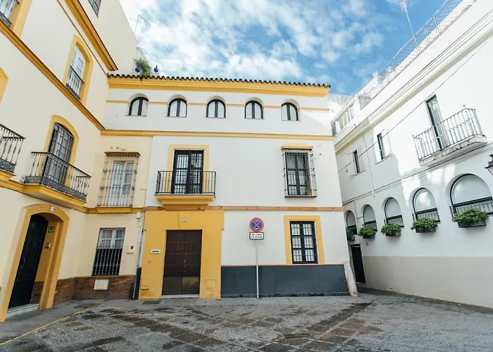Comfortable Duplex- 1Bd 2Bth- Dean Miranda