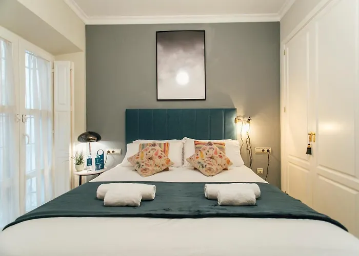 Comfortable Duplex- 1Bd 2Bth- Dean Miranda