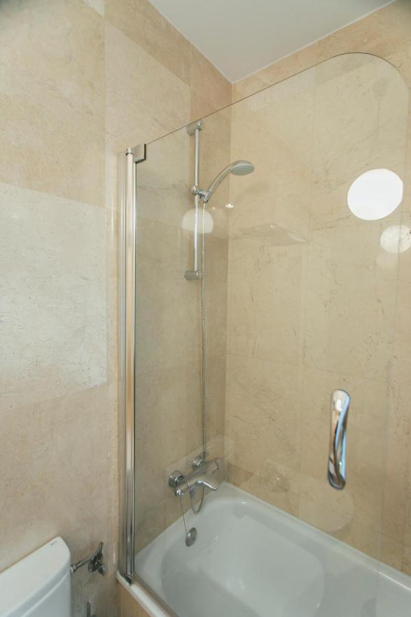 Comfortable Duplex- 1bd 2bth- Dean Miranda Siviglia
