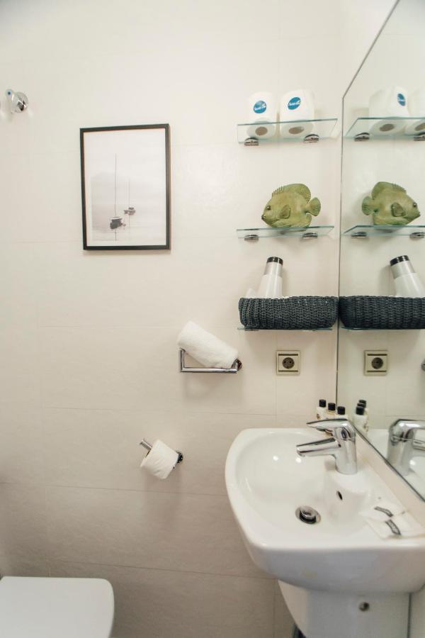Comfortable Duplex- 1bd 2bth- Dean Miranda * Siviglia